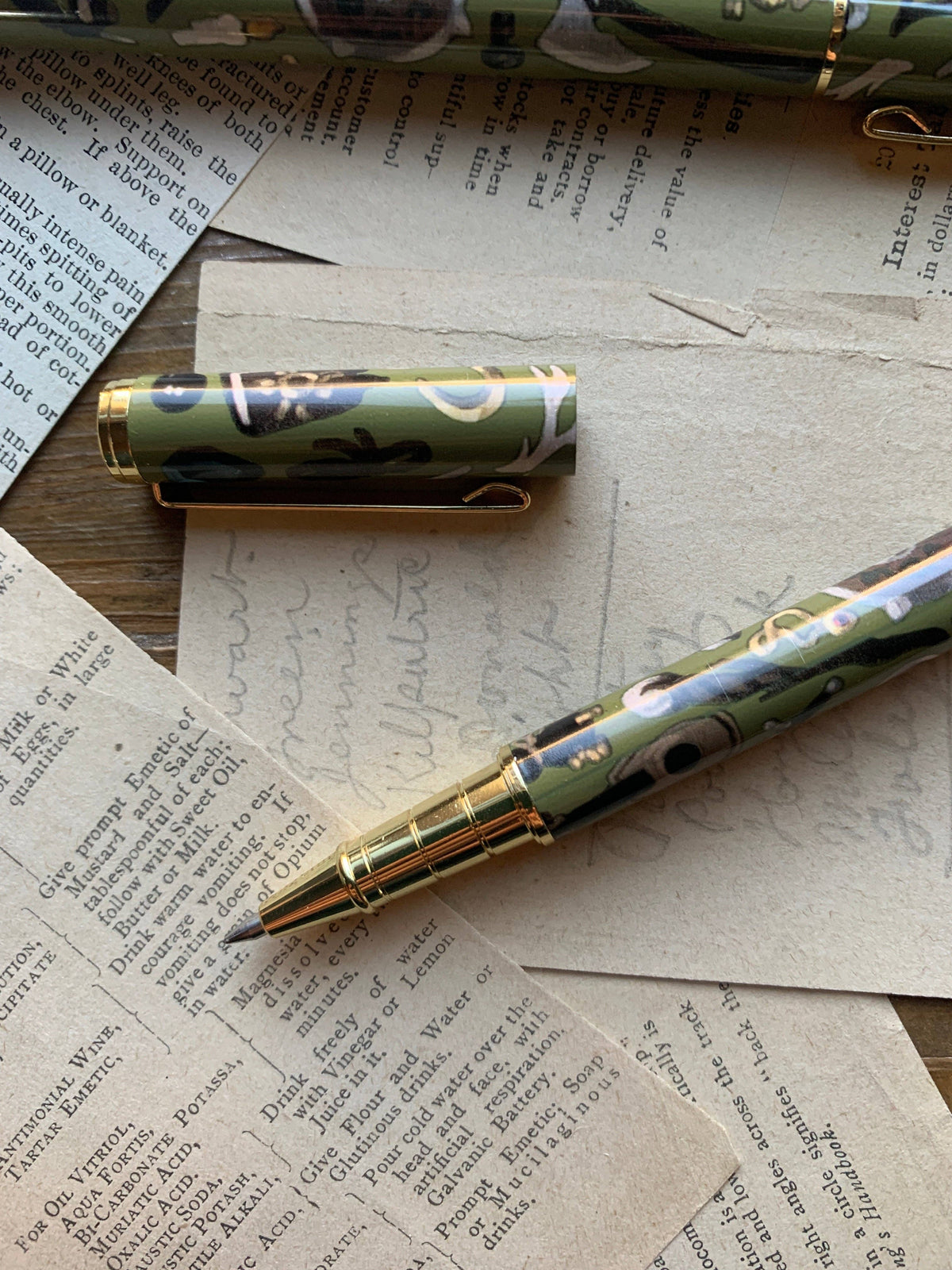 Adventurers pack refillable gel pen